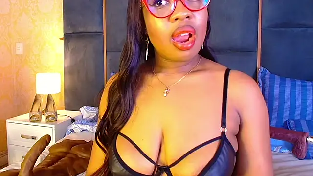 Snapshot of CaseyMoon chatting on 12.05.25 CaseyMoon online show from 12.05.25