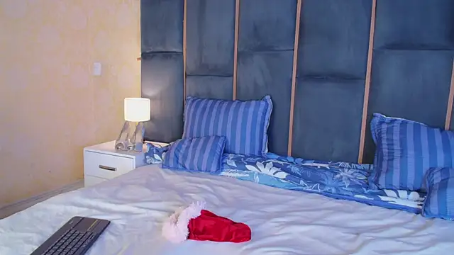 Snapshot of CaseyMoon chatting on 12.21.25 CaseyMoon online show from 12.21.25