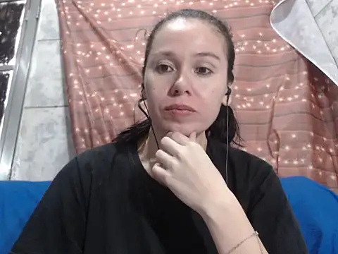 Snapshot of Venusluxodomme chatting on 10.02.25 Venusluxodomme online show from 10.02.25