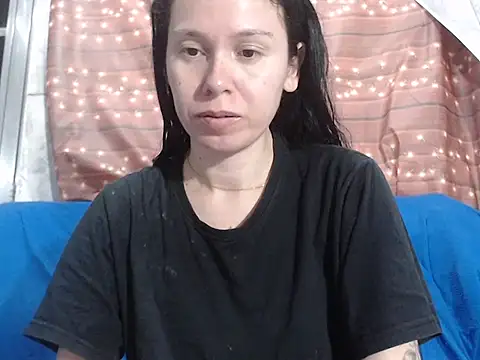 Snapshot of Venusluxodomme chatting on 10.08.25 Venusluxodomme online show from 10.08.25