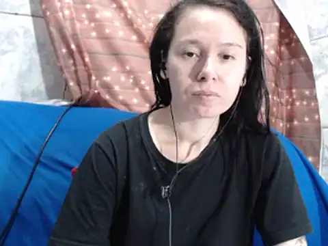 Snapshot of Venusluxodomme chatting on 10.12.25 Venusluxodomme online show from 10.12.25