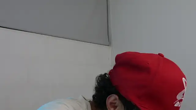 Snapshot of trieone chatting on 03.03.25 trieone online show from 03.03.25
