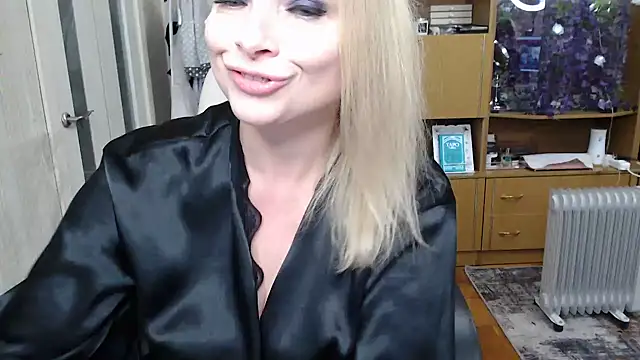 Snapshot of Mika_Passion chatting on 09.30.25 Mika Passion online show from 09.30.25