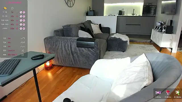 Snapshot of Juicy_Bella chatting on 02.11.26 Juicy Bella online show from 02.11.26