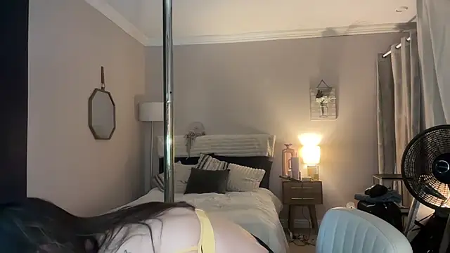 CrazyKittenMeow online show from 09.27.25