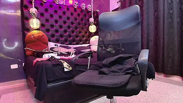 AlexHoe  online show from 02.21.25