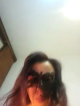 LAURAFOCOSA online show from 11.15.25