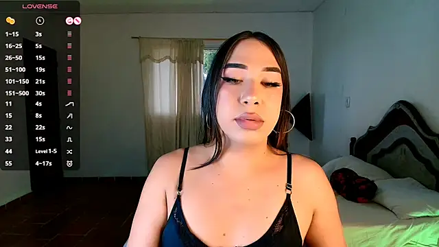 Snapshot of cristal_0381 chatting on 10.10.25 cristal 0381 online show from 10.10.25