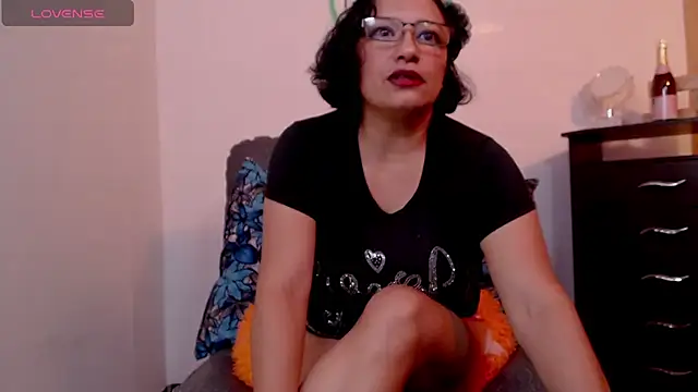 Snapshot of scarlet_wet chatting on 02.08.25 scarlet wet online show from 02.08.25