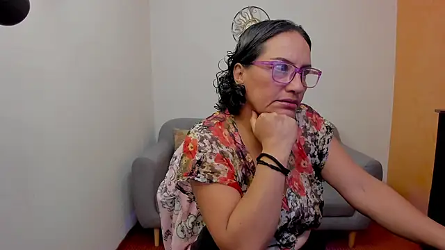 Snapshot of scarlet_wet chatting on 06.11.26 scarlet wet online show from 06.11.26