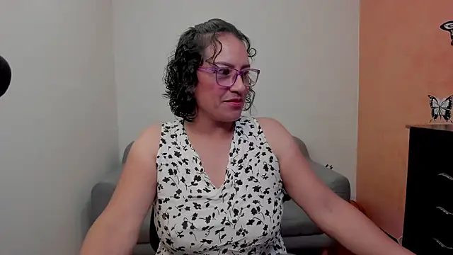 Snapshot of scarlet_wet chatting on 06.19.26 scarlet wet online show from 06.19.26
