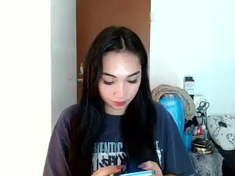 SweetLilly 18 online show from 12.20.24