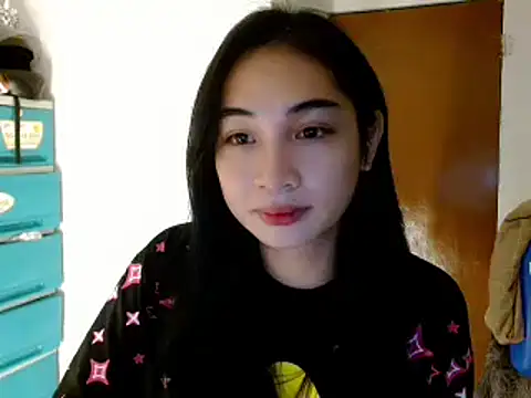 SweetLilly 18 online show from 01.08.25