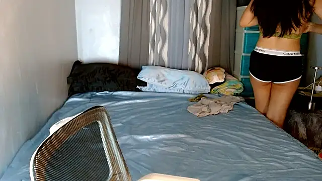 Snapshot of SweetLilly_18 chatting on 02.20.26 SweetLilly 18 online show from 02.20.26