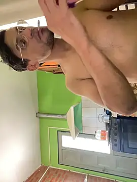 Snapshot of Yaoyepe chatting on 12.04.25 Yaoyepe online show from 12.04.25