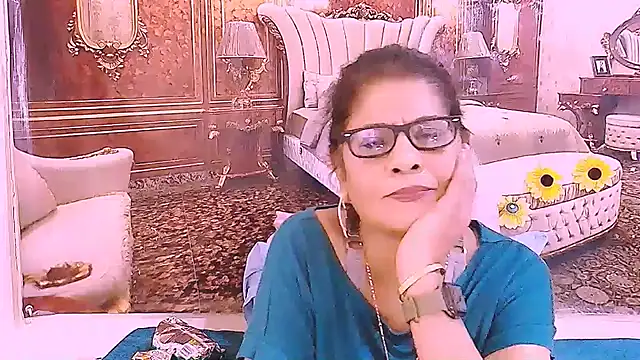Snapshot of IndianAllure chatting on 06.03.26 IndianAllure online show from 06.03.26