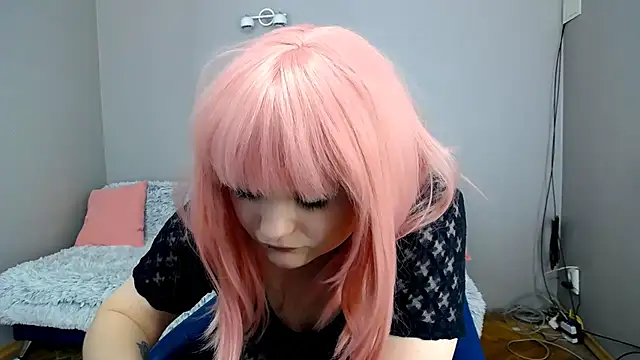 Snapshot of Estheri chatting on 02.06.25 Estheri online show from 02.06.25