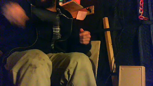Snapshot of Sitonmyface2020@xh chatting on 12.04.25 Sitonmyface2020xh online show from 12.04.25