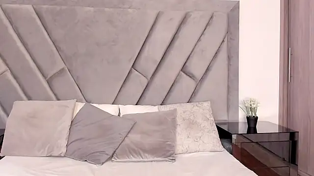 Emma jonness online show from 02.13.25