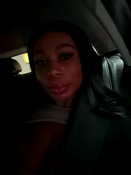 Snapshot of Belle___ chatting on 09.28.25 Belle online show from 09.28.25