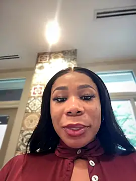 Snapshot of Belle___ chatting on 10.05.25 Belle online show from 10.05.25