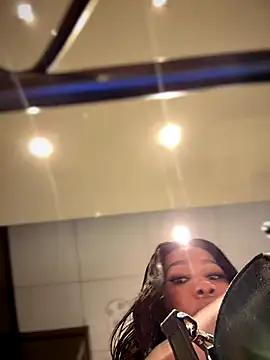 Snapshot of Belle___ chatting on 10.19.25 Belle online show from 10.19.25