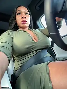 Snapshot of Belle___ chatting on 10.25.25 Belle online show from 10.25.25