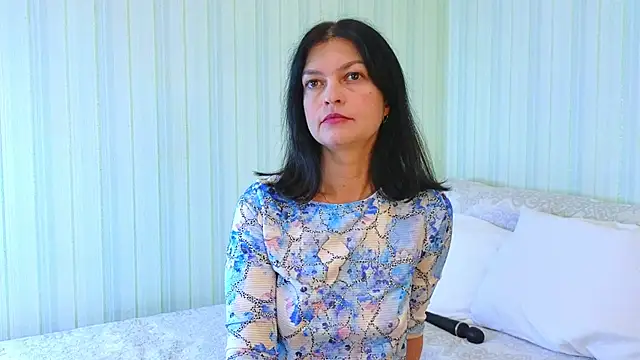 Snapshot of _Lily_ chatting on 10.06.25 Lily online show from 10.06.25