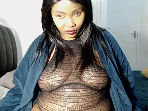 Snapshot of BigButtGodess chatting on 06.12.26 BigButtGodess online show from 06.12.26
