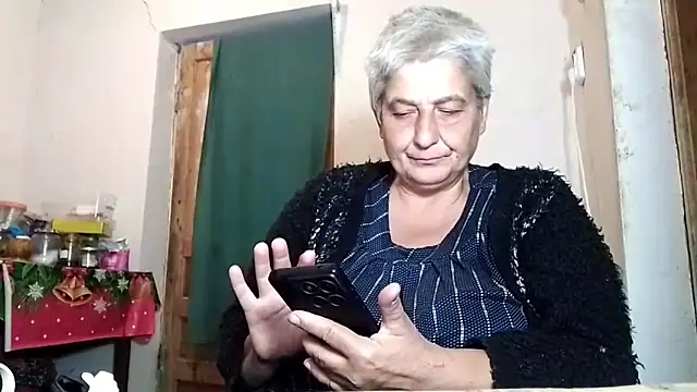 Snapshot of ExquisiteMature chatting on 09.23.25 ExquisiteMature online show from 09.23.25