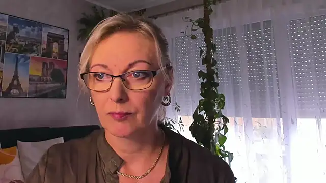 vanessa chat online show from 09.30.25