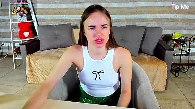 Snapshot of SusanSmit chatting on 10.30.25 SusanSmit online show from 10.30.25