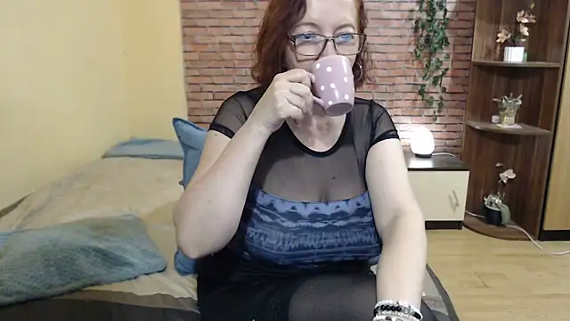 EvelyneFlirtyMilf online show from 05.22.26