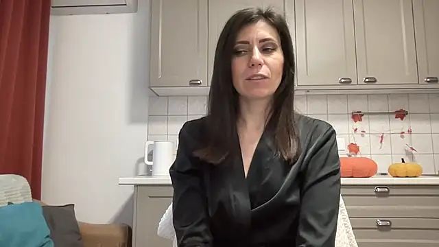 Snapshot of HotyWinter chatting on 11.02.25 HotyWinter online show from 11.02.25