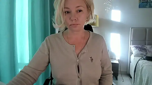 Snapshot of Colette__1977 chatting on 10.15.25 Colette 1977 online show from 10.15.25