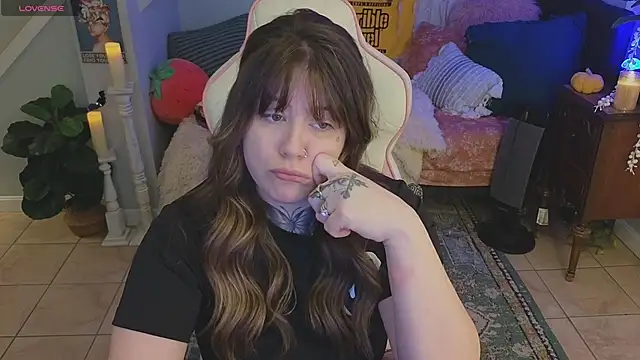 Snapshot of allieberrybb chatting on 11.17.25 allieberrybb online show from 11.17.25