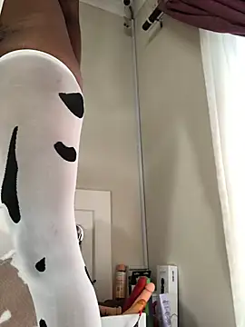 Snapshot of LuciousLips96 chatting on 02.07.25 LuciousLips96 online show from 02.07.25