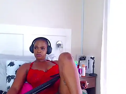 Snapshot of LuciousLips96 chatting on 02.10.25 LuciousLips96 online show from 02.10.25