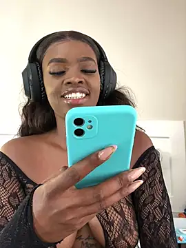 Snapshot of LuciousLips96 chatting on 02.26.25 LuciousLips96 online show from 02.26.25