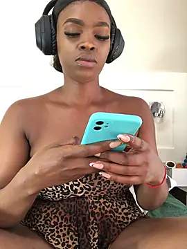 Snapshot of LuciousLips96 chatting on 02.27.25 LuciousLips96 online show from 02.27.25