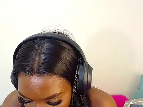 Snapshot of LuciousLips96 chatting on 03.22.25 LuciousLips96 online show from 03.22.25