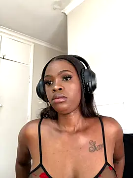 Snapshot of LuciousLips96 chatting on 09.11.25 LuciousLips96 online show from 09.11.25