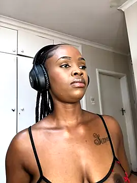 Snapshot of LuciousLips96 chatting on 09.21.25 LuciousLips96 online show from 09.21.25