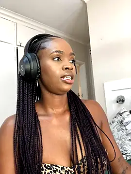 Snapshot of LuciousLips96 chatting on 09.22.25 LuciousLips96 online show from 09.22.25