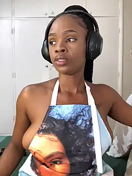 Snapshot of LuciousLips96 chatting on 10.04.25 LuciousLips96 online show from 10.04.25