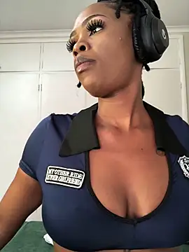 Snapshot of LuciousLips96 chatting on 10.13.25 LuciousLips96 online show from 10.13.25