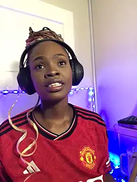 Snapshot of LuciousLips96 chatting on 10.19.25 LuciousLips96 online show from 10.19.25