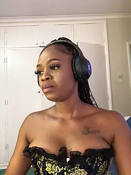 Snapshot of LuciousLips96 chatting on 10.22.25 LuciousLips96 online show from 10.22.25