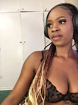 Snapshot of LuciousLips96 chatting on 10.23.25 LuciousLips96 online show from 10.23.25