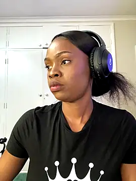 Snapshot of LuciousLips96 chatting on 10.26.25 LuciousLips96 online show from 10.26.25